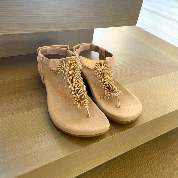 Aetrex Portia Fringe Slingback Thong Sandal in Blush - Picture 4 of 5